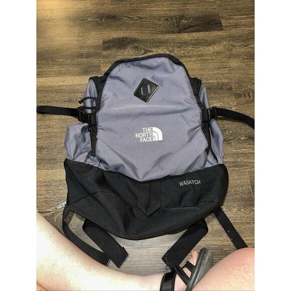 The North Face The Wasatch Black & Gray Backpack Outdoor Hiking - Picture 1 of 16